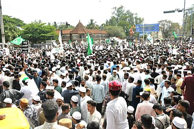 ಮಧ್ಯಾಹ್ನ 3ರಿಂದ ಸಂಜೆ 5ರವರೆಗೆ ವೃತ್ತದ ನಾಲ್ಕೂ ದಿಕ್ಕುಗಳ ವಾಹನ ಸಂಚಾರ ಬಂದ್ ಆಯಿತು. ಹಲವರು ಸ್ವಯಂ ಪ್ರೇರಣೆಯಿಂದ ಅಂಗಡಿ ಮುಂಗಟ್ಟುಗಳನ್ನು ಬಂದ್ ಮಾಡಿದರು. 3,000 ಪೊಲೀಸರು ಬಿಗಿ ಭದ್ರತೆ ಕೈಗೊಂಡರು