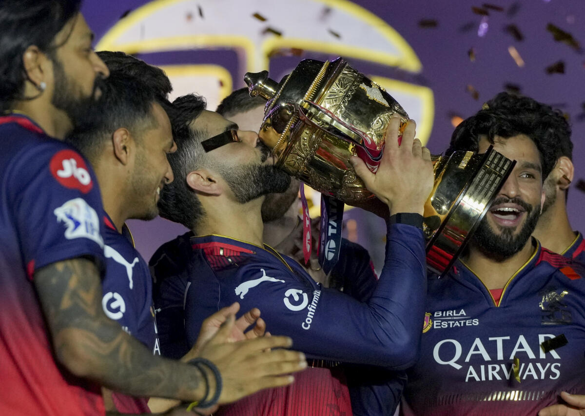 ಪ್ರಶಸ್ತಿಗೆ ಮುತ್ತಿಕ್ಕಿದ ಕೊಹ್ಲಿ