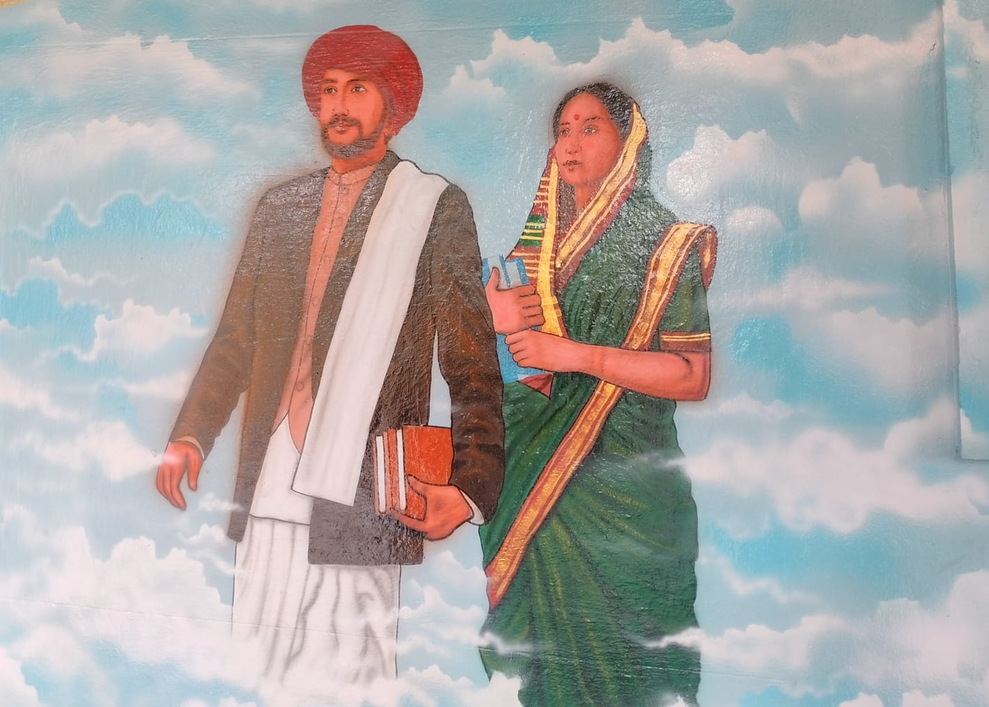 ಲಕ್ಷ್ಮೇಶ್ವರ ತಾಲ್ಲೂಕು ಶಿಗ್ಲಿಯ ಸರ್ಕಾರಿ ಮಾದರೀಯ ಪ್ರಾಥಮಿಕ ಶಾಲೆಯ ಒಳಾವರಣದ ಗೋಡೆ ಮೇಲೆ ಮೂಡಿ ಬಂದಿರುವ ಭಾರತದ ಪ್ರಥಮ ಮಹಿಳಾ ಶಿಕ್ಷಕ ಸಾವಿತ್ರಬಾಯಿ ಪುಲೆ ಮತ್ತು ಜ್ಯೋತಿಬಾ ಪುಲೆ ಅವರ ಸುಂದರ ಚಿತ್ರಗಳು