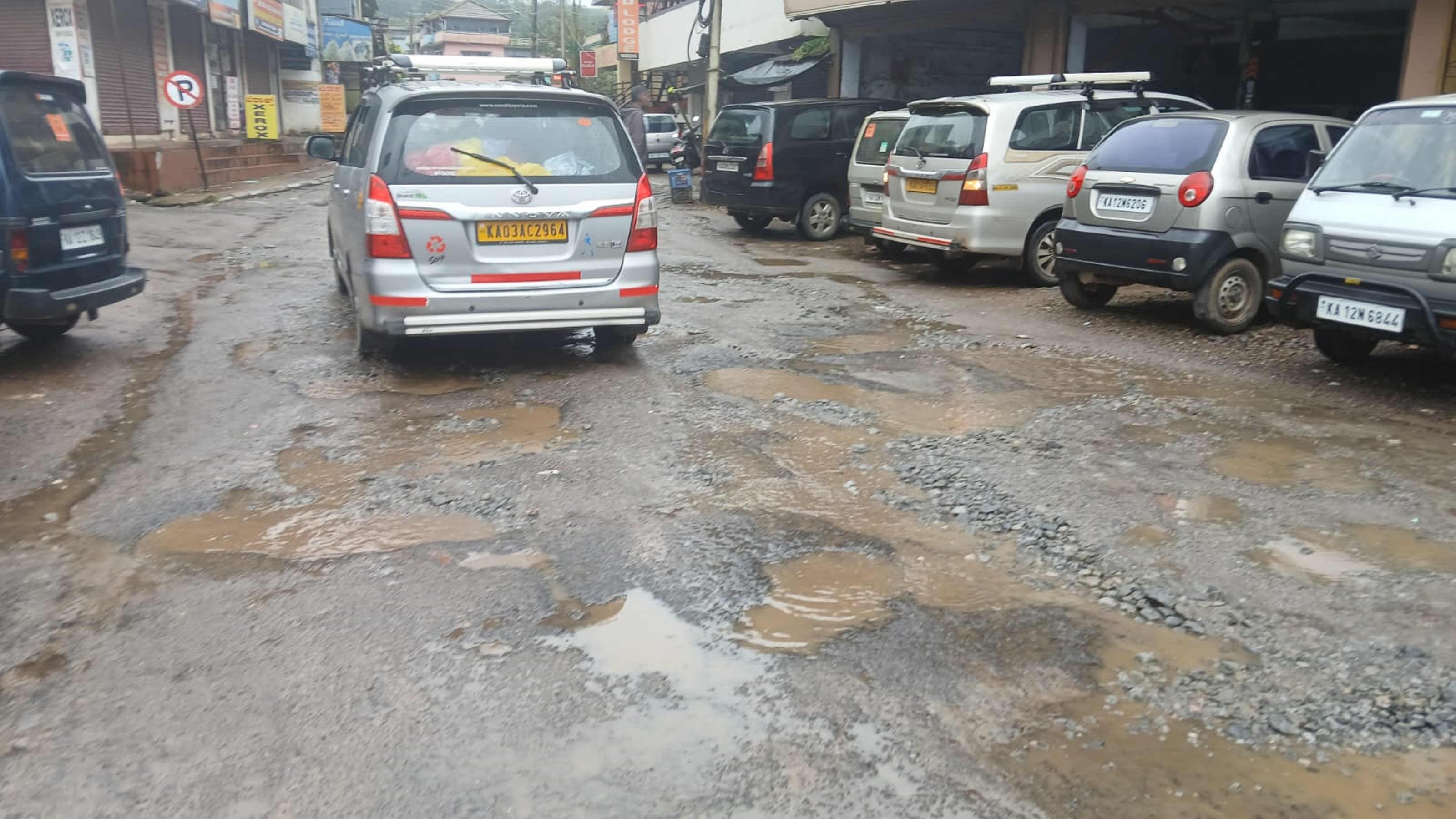 ಮಡಿಕೇರಿಯ ಕೈಗಾರಿಕಾ ಬಡಾವಣೆಯಲ್ಲಿ ರಸ್ತೆ ದುಸ್ಥಿತಿ