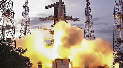 (NISAR) ಎಂಬ ವಿಶಿಷ್ಟ ಭೂ ವೀಕ್ಷಣಾ ಉಪಗ್ರಹ ಶ್ರೀಹರಿಕೋಟದ ಬಾಹ್ಯಾಕಾಶ ಕೇಂದ್ರದಿಂದ ಇಂದು ಸಂಜೆ 5.40ಕ್ಕೆ ನಭಕ್ಕೆ ಚಿಮ್ಮಿತು.