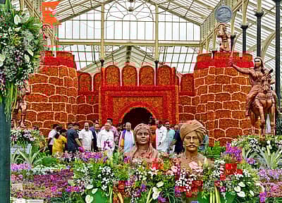 218ನೇ ಫಲಪುಷ್ಪ ಪ್ರದರ್ಶನಕ್ಕೆ ಮುಖ್ಯಮಂತ್ರಿ ಸಿದ್ದರಾಮಯ್ಯ ಅವರು ಗುರುವಾರ ಚಾಲನೆ ನೀಡಿದರು