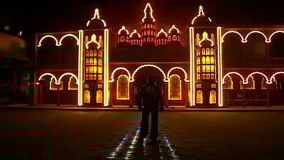 ಕನ್ನಡದ ಬಿಗ್ಬಾಸ್ 12ನೇ ಆವೃತ್ತಿ ನಾಳೆಯಿಂದ ಆರಂಭಗೊಳ್ಳಲಿದೆ. ಈಗಾಗಲೇ ಕಿಚ್ಚ ಸುದೀಪ್ ಬಿಗ್ಬಾಸ್ ಮನೆಗೆ ಎಂಟ್ರಿ ಕೊಟ್ಟಿದ್ದಾರೆ.