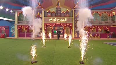 ಬಿಡುಗಡೆಯಾದ ಹೊಸ ಪ್ರೊಮೋದಲ್ಲಿ ಕಿಚ್ಚ ಸುದೀಪ್, ‘ನಮ್ಮ ರಿಚ್ ಆಗಿರುವ ಕರ್ನಾಟಕ ಒಂದೇ ಜಾಗದಲ್ಲಿ ಸ್ಕೆಚ್ ಮಾಡಿದರೇ ನೋಡೋದಕ್ಕೆ ಹೇಗಿರುತ್ತದೆ ಎಂದು ನೀವೇನಾದ್ರೂ ನೋಡಬೇಕು ಅಂದರೆ.. ಹೀಗೆ ಇರುತ್ತದೆ ಎಂದಿದ್ದಾರೆ.