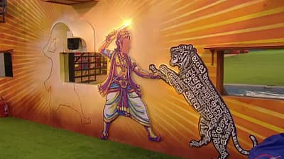 ಈಗ ಸಾಮಾಜಿಕ ಜಾಲತಾಣದಲ್ಲಿ ಬಿಗ್ಬಾಸ್ ಅರಮನೆಯ ಹೊಸ ಪ್ರೊಮೋ ಹೆಚ್ಚು ಸದ್ದು ಮಾಡುತ್ತಿದೆ.