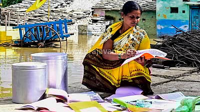 ಕಲಬುರಗಿ ಜಿಲ್ಲೆ ಚಿತ್ತಾಪುರ ತಾಲ್ಲೂಕಿನ ಕಡಬೂರ ಗ್ರಾಮದಲ್ಲಿ ಸೋಮವಾರ (ಸೆ.29) ಭೀಮಾ ನದಿಯ ಪ್ರವಾಹ ಬಂದಿದ್ದರಿಂದ ಮನೆಗಳು ಜಲಾವೃತವಾದ ದೃಶ್ಯ.