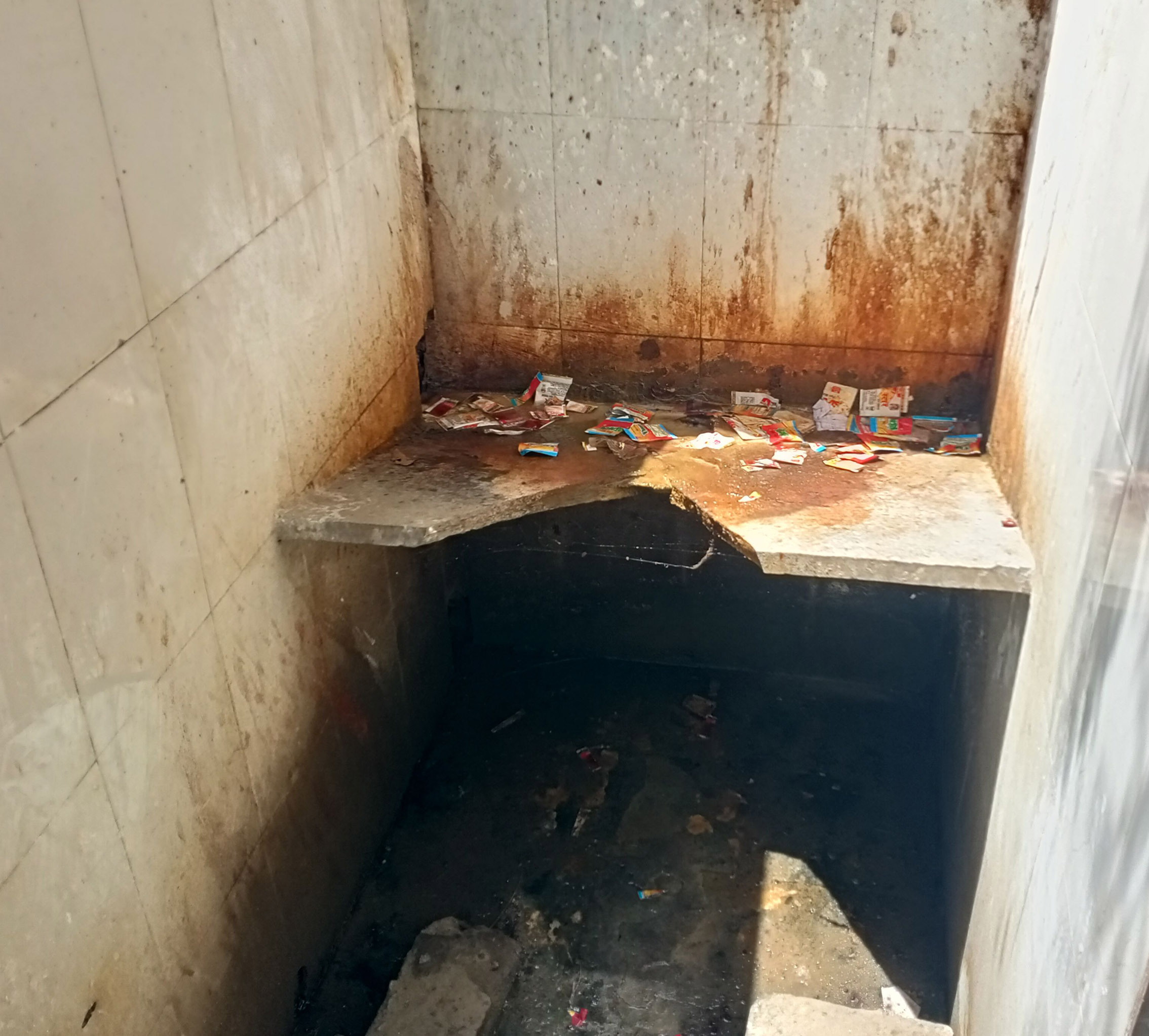 ಕಳೆದ ಹಲವು ವರ್ಷಗಳಿಂದ ದುರಸ್ತಿ ಕಾಣದ ಮುಂಡರಗಿ ಪಟ್ಟಣದ ಮೂತ್ರಾಲಯ