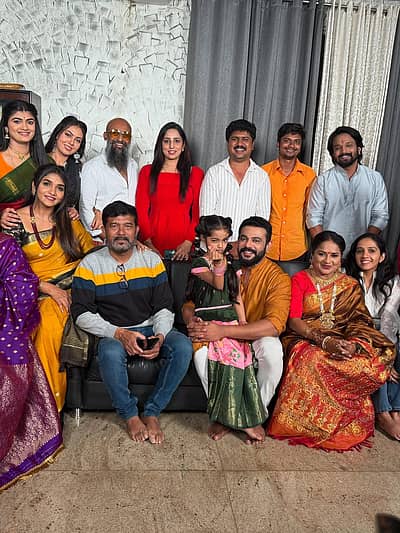 ಗಿಣಿರಾಮ ಧಾರಾವಾಹಿ ಖ್ಯಾತಿಯ ರಿತ್ವಿಕ್ ಮಠದ್ ನಾಯಕನಾಗಿ, ಬಿಗ್ಬಾಸ್ ಖ್ಯಾತಿಯ ದಿವ್ಯಾ ಉರುಡುಗ ನಾಯಕಿಯಾಗಿ ನಿನಗಾಗಿ ಧಾರಾವಾಹಿಯಲ್ಲಿ ಅಭಿನಯಿಸುತ್ತಿದ್ದರು.