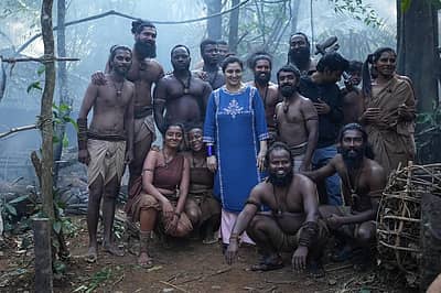 ಹೌದು, ರಿಷಬ್ ಶೆಟ್ಟಿ ಪತ್ನಿ ಪ್ರಗತಿ ಶೆಟ್ಟಿ ಅವರು ಕಾಂತಾರ ಚಾಪ್ಟರ್ 1 ಸಿನಿಮಾದ ಕಾಸ್ಟ್ಯೂಮ್ ಡಿಸೈನರ್ ಆಗಿ ಕೆಲಸ ಮಾಡಿದ್ದಾರೆ. ಪ್ರತಿಯೊಂದು ಪಾತ್ರಗಳಿಗೂ ಅದ್ಭುತವಾಗಿ ವಸ್ತ್ರ ವಿನ್ಯಾಸ ಮಾಡಿ, ಪಾತ್ರಧಾರಿಗಳು ತೆರೆ ಮೇಲೆ ಕಂಗೊಳಿಸುವಂತೆ ಮಾಡಿದ್ದಾರೆ.