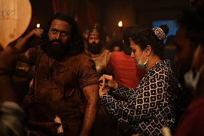 ಇನ್ನು, ಕಾಂತಾರ ಸಿನಿಮಾ ಶೂಟಿಂಗ್ ಸಂದರ್ಭದಲ್ಲಿ ಕ್ಲಿಕ್ಕಿಸಿಕೊಂಡ ಫೋಟೊಗಳನ್ನು ಪ್ರಗತಿ ಶೆಟ್ಟಿ ಅವರು ಸಾಮಾಜಿಕ ಮಾಧ್ಯಮದಲ್ಲಿ ಹಂಚಿಕೊಂಡಿದ್ದಾರೆ.