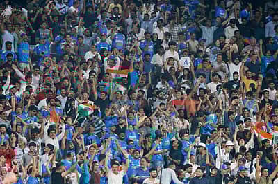 ಭಾನುವಾರ ನವಿ ಮುಂಬೈಯಲ್ಲಿ ನಡೆಯಲಿರುವ ಬಹುನಿರೀಕ್ಷಿತ ಫೈನಲ್ ಪಂದ್ಯದಲ್ಲಿ ಭಾರತ ತಂಡವು ಪ್ರಶಸ್ತಿಗಾಗಿ ದಕ್ಷಿಣ ಆಫ್ರಿಕಾದ ವಿರುದ್ದ ಸೆಣಸಲಿದೆ.