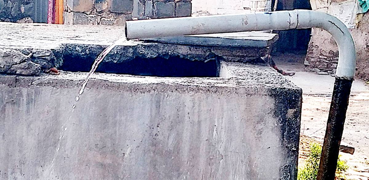 ನರೇಗಲ್ ಮಜರೆ ದ್ಯಾಂಪುರ್ ನಲ್ಲಿ ಪೋಲಾಗಿ ಹರಿಯುತ್ತಿರುವ ನಳದ ನೀರು