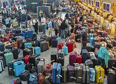 ಇಂಡಿಗೊದಲ್ಲಿ ಆಗಿರುವ ಹೊಸ ಬೆಳವಣಿಗೆಯ ಸಮಸ್ಯೆಯಿಂದ ಒಟ್ಟಾರೆ ಈ ವಾರದಲ್ಲಿ 1000ಕ್ಕೂ ಹೆಚ್ಚು ವಿಮಾನಗಳು ರದ್ದಾಗಿದ್ದವು. ದೆಹಲಿ, ಬೆಂಗಳೂರು, ಹೈದರಾಬಾದ್, ಚೆನ್ನೈ ವಿಮಾನ ನಿಲ್ದಾಣಗಳಿಂದ ಹೆಚ್ಚು ವಿಮಾನಗಳು ರದ್ದಾಗಿವೆ.