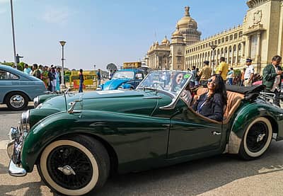 ಬೆಂಗಳೂರಿನ ವಿಧಾನಸೌಧ ಆವರಣದಲ್ಲಿ ನಗರದ ಸಿಟಿ ಪೊಲೀಸ್ ಹಾಗೂ ಫೆಡರೇಷನ್ ಆಫ್ ಹಿಸ್ಟೋರಿಕ್ ವೆಹಿಕಲ್ಸ್ ಆಫ್ ಇಂಡಿಯಾ ಸಹಯೋಗದಲ್ಲಿ ನಡೆದ ಡ್ರಗ್ಸ್ ಮುಕ್ತ ಕರ್ನಾಟಕ್ಕಾಗಿ ವಿಂಟೇಜ್ ಕಾರು ರ್ಯಾಲಿ