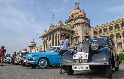 ಬೆಂಗಳೂರಿನ ವಿಧಾನಸೌಧ ಆವರಣದಲ್ಲಿ ನಗರದ ಸಿಟಿ ಪೊಲೀಸ್ ಹಾಗೂ ಫೆಡರೇಷನ್ ಆಫ್ ಹಿಸ್ಟೋರಿಕ್ ವೆಹಿಕಲ್ಸ್ ಆಫ್ ಇಂಡಿಯಾ ಸಹಯೋಗದಲ್ಲಿ ನಡೆದ ಡ್ರಗ್ಸ್ ಮುಕ್ತ ಕರ್ನಾಟಕ್ಕಾಗಿ ವಿಂಟೇಜ್ ಕಾರು ರ್ಯಾಲಿ