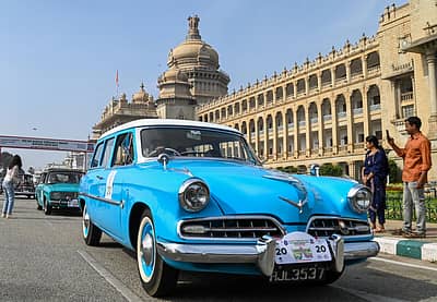 ಬೆಂಗಳೂರಿನ ವಿಧಾನಸೌಧ ಆವರಣದಲ್ಲಿ ನಗರದ ಸಿಟಿ ಪೊಲೀಸ್ ಹಾಗೂ ಫೆಡರೇಷನ್ ಆಫ್ ಹಿಸ್ಟೋರಿಕ್ ವೆಹಿಕಲ್ಸ್ ಆಫ್ ಇಂಡಿಯಾ ಸಹಯೋಗದಲ್ಲಿ ನಡೆದ ಡ್ರಗ್ಸ್ ಮುಕ್ತ ಕರ್ನಾಟಕ್ಕಾಗಿ ವಿಂಟೇಜ್ ಕಾರು ರ್ಯಾಲಿ