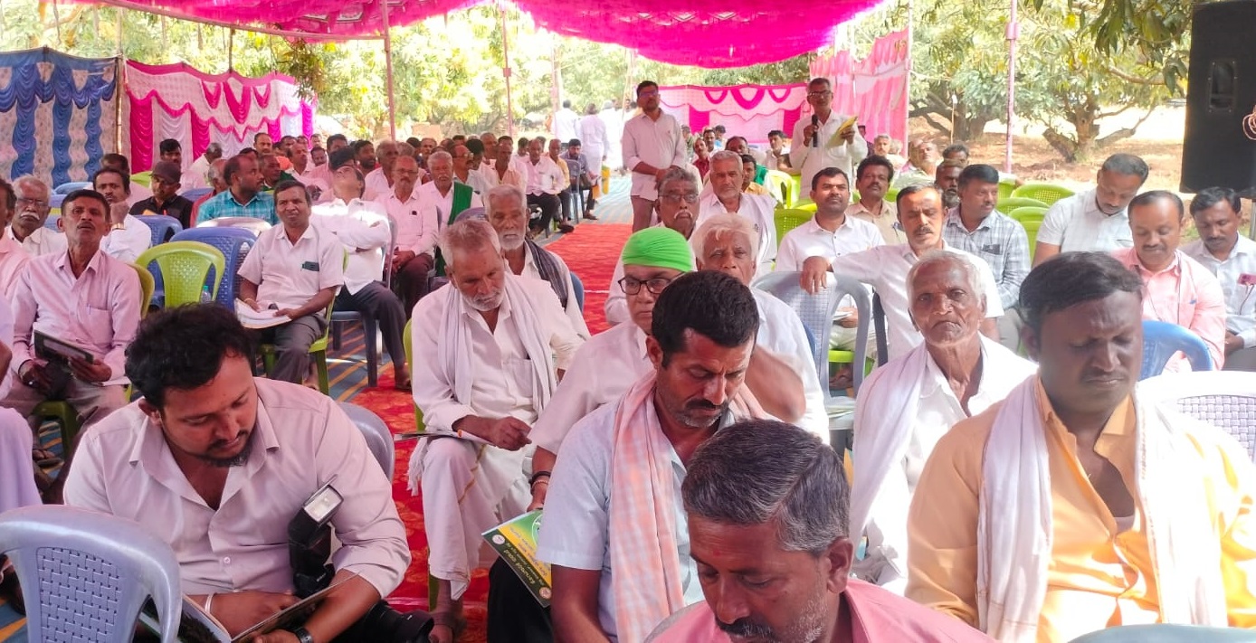 ತರಬೇತಿ ಮತ್ತು ಸಂವಾದ ಕಾರ್ಯಕ್ರಮದಲ್ಲಿ ಭಾಗವಹಿಸಿದ್ದ ಮಾವು ಬೆಳೆಗಾರರು