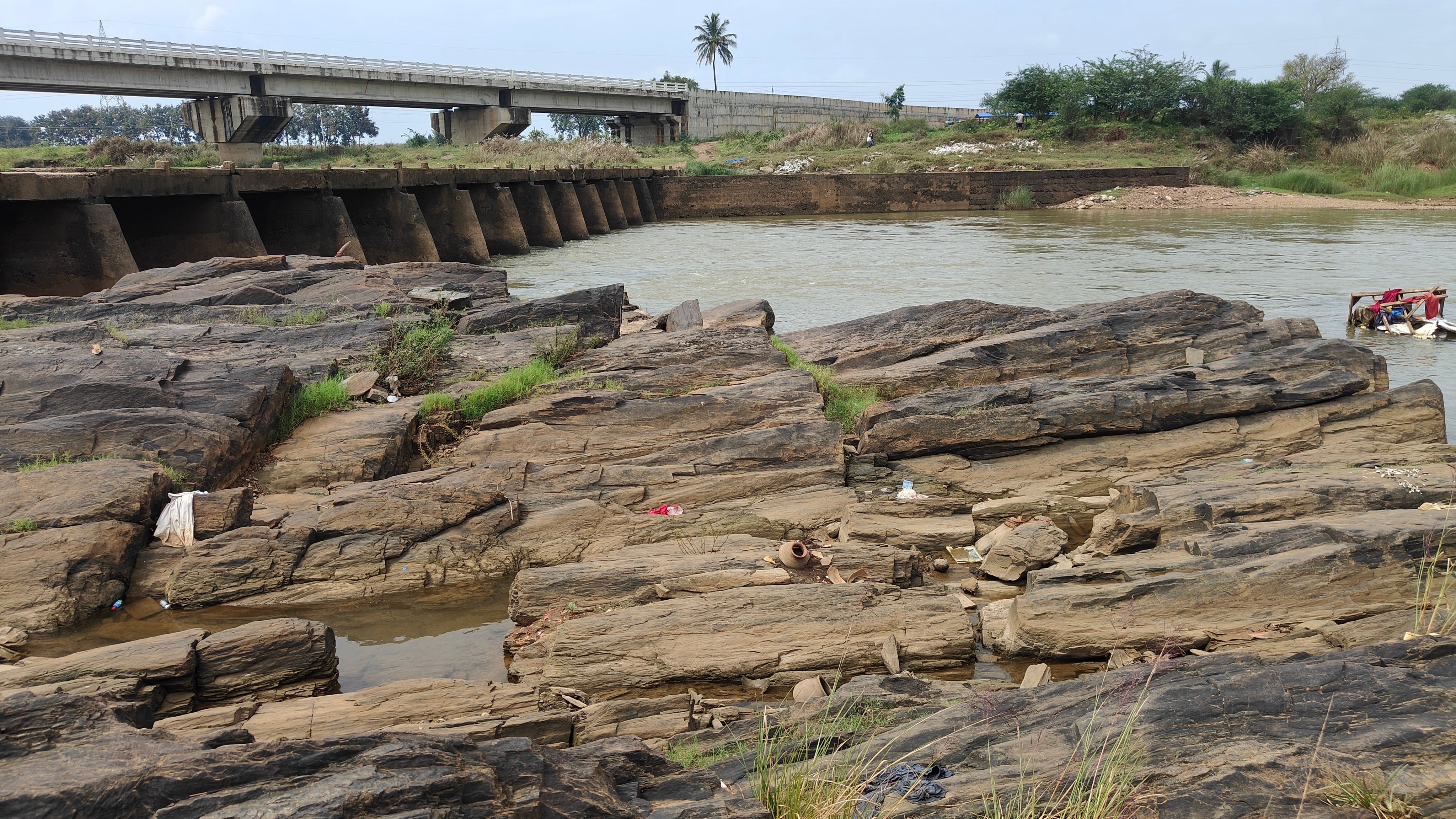 ಹಾವೇರಿ ತಾಲ್ಲೂಕಿನ ದೇವಗಿರಿ ಬಳಿ ಹರಿಯುತ್ತಿರುವ ವರದಾ ನದಿಯ ನೋಟ
