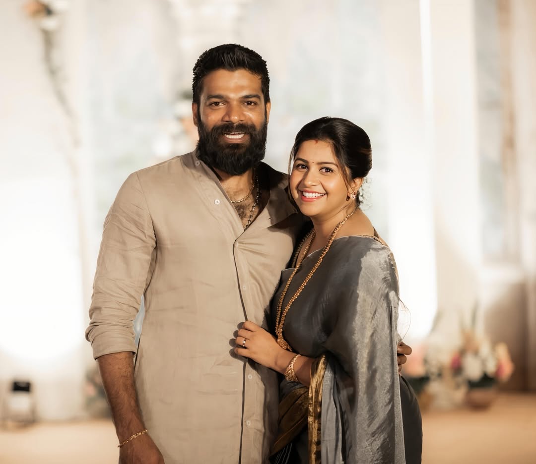 ಪತಿ ರೋಷನ್, ನಿರೂಪಕಿ ಅನುಶ್ರೀ