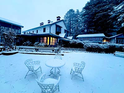 ಕುಲು, ಚಂಬಾ, ಸ್ಪಿತಿ ಪ್ರದೇಶಗಳಲ್ಲಿ ಭಾರಿ ಹಿಮಪಾತವಾಗುತ್ತಿದ್ದು, ತೀವ್ರ ಗಾಳಿಯೂ ಬೀಸುವ ಸಾಧ್ಯತೆ ಇರುವುದರಿಂದ ಸ್ಥಳೀಯ ಆಡಳಿತ 'ಆರೆಂಜ್ ಅಲರ್ಟ್' ಘೋಷಿಸಿದೆ.