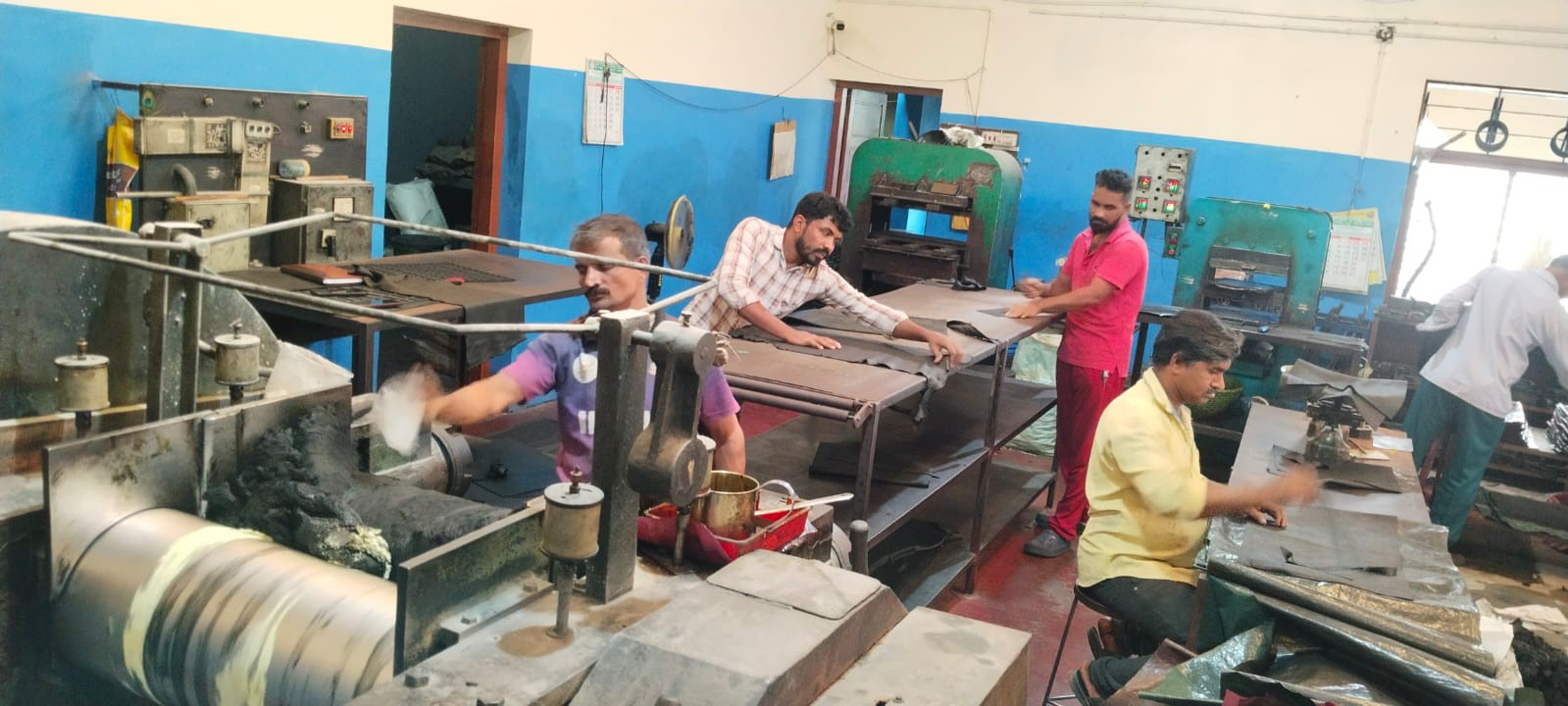 ರಬ್ಬರ್ ಫ್ಯಾಕ್ಟರಿಯಲ್ಲಿ ರಬ್ಬರ್ ಉತ್ಪನ್ನಗಳ ತಯಾರಿಕೆ