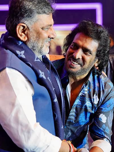 ಡಿಕೆ ಶಿವಕುಮಾರ್ ಹಾಗೂ ಡಿಕೆ ಸುರೇಶ್ ಸಹೋದರಿಬ್ಬರು ಸೇರಿಕೊಂಡು ಆಯೋಜಿಸಿದ್ದ ಕನಕೋತ್ಸವದ ಸಮಾರಂಭಕ್ಕೆ ಚಂದನವನದ ಜನಪ್ರಿಯ ತಾರೆಯರು ಭಾಗಿಯಾಗಿದ್ದರು.