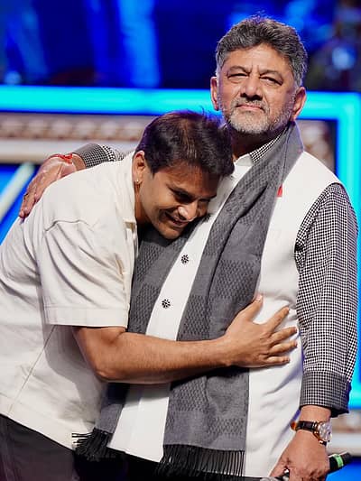 ಜನವರಿ 28ರಿಂದ ಫೆಬ್ರುವರಿ 1ರವರೆಗೆ ಕನಕಪುರ ತಾಲ್ಲೂಕು ಕ್ರೀಡಾಂಗಣದಲ್ಲಿ ಹಮ್ಮಿಕೊಂಡಿದ್ದ ಕನಕೋತ್ಸವದಲ್ಲಿ ಚಂದನವನದ ತಾರೆಯರ ಸಮಾಗಮವಾಗಿದೆ.