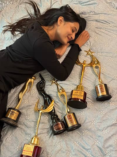 ಚಂದನವನದ ನಟಿ ಅಮೃತಾ ಅಯ್ಯಂಗಾರ್ ಅವರು ಹತ್ತು ವರ್ಷಗಳ ಸಿನಿ ಪಯಣದ ಸಂಭ್ರಮದಲ್ಲಿದ್ದಾರೆ. ಈ ಕುರಿತು ಸಾಮಾಜಿಕ ಮಾಧ್ಯಮದಲ್ಲಿ ಭಾವುಕ ಪೋಸ್ಟ್ ಹಂಚಿಕೊಂಡಿದ್ದಾರೆ.