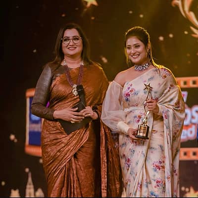 ‘ಈ ಪ್ರಯಾಣಕ್ಕೆ ಒಂದು ದಶಕದ ಇತಿಹಾಸವಿದೆ ಎಂದು ನಂಬಲು ಸಾಧ್ಯವಾಗುತ್ತಿಲ್ಲ. ಇಂದಿಗೆ ನಾನು 10 ವರ್ಷಗಳನ್ನು ಪೂರೈಸಿದ್ದೇನೆ ಎಂದು ಅನಿಸುತ್ತಿಲ್ಲ. ಇದೆಲ್ಲ ನಿಮ್ಮೆಲ್ಲರಿಂದಾಗಿ ಸಾಧ್ಯವಾಗಿದೆ. ನಾನು ನಿರ್ವಹಿಸಿದ ಪಾತ್ರಗಳ ಬಗ್ಗೆ ನಿರಂತರ ಬೆಂಬಲ ಮತ್ತು ಪ್ರೀತಿ ನೀಡಿದ್ದಕ್ಕೆ ನಾನು ಕೃತಜ್ಞನಾಗಿದ್ದೇನೆ. ಇಷ್ಟೊಂದು ಪ್ರೀತಿಯನ್ನು ಪಡೆಯಲು ನಾನು ತುಂಬಾ ಅದೃಷ್ಟಶಾಲಿ ಎಂದು ಭಾವಿಸುತ್ತೇನೆ’ ಎಂದಿದ್ದಾರೆ.