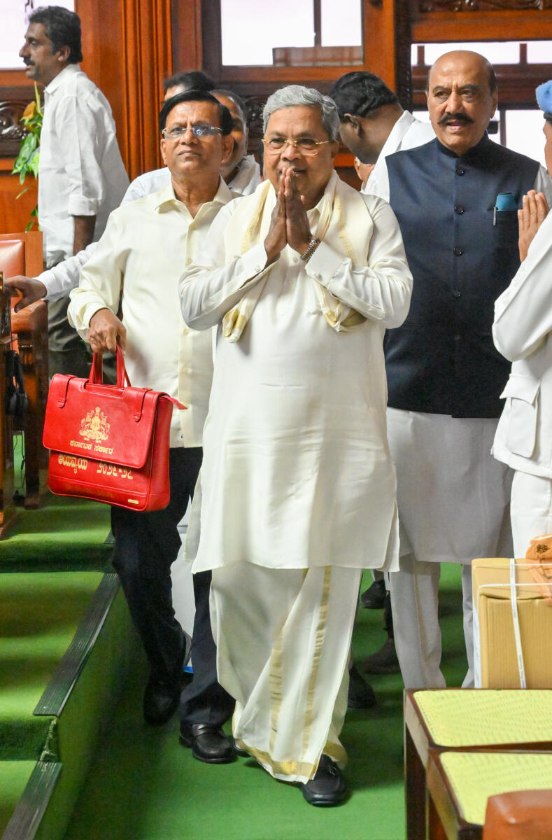  ನಗರಾಭಿವೃದ್ಧಿ ಮತ್ತು ವಸತಿ ಇಲಾಖೆಗೆ ₹22,203 ಕೋಟಿ, ಕಂದಾಯ ಇಲಾಖೆಗೆ ₹19,843 ಕೋಟಿ, ಸಮಾಜ ಕಲ್ಯಾಣ ಇಲಾಖೆಗೆ ₹18,612 ಕೋಟಿ, ಆರೋಗ್ಯ ಮತ್ತು ಕುಟುಂಬ ಕಲ್ಯಾಣಗೆ ₹17,817 ಕೋಟಿ, ಗೃಹ ಇಲಾಖೆಗೆ, ₹11,424 ಕೋಟಿಕೃಷಿ ಮತ್ತು ತೋಟಗಾರಿಕೆ ಇಲಾಖೆಗೆ ₹8,373 ಕೋಟಿ, ಆಹಾರ ಮತ್ತು ನಾಗರಿಕ ಸರಬರಾಜು ಇಲಾಖೆಗೆ ₹7,942ಪಶಸಂಗೋಪನೆ ಮತ್ತು ಮೀನುಗಾರಿಕೆ ಇಲಾಖೆಗೆ ₹4084 ಕೋಟಿ ಹಾಗೂ ಇತರೆ ವಲಯಗಳಿಗೆ ₹1,72,757 ಕೋಟಿ ಮೀಸಲಿಡಲಾಗಿದೆ.