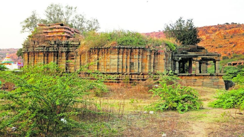 ಒಳನೋಟ: ಪುರಾತತ್ವ ತಾಣ ಅನಾಥ, ಹಾಳು ಸುರಿಯುವ ಸ್ಮಾರಕಗಳು