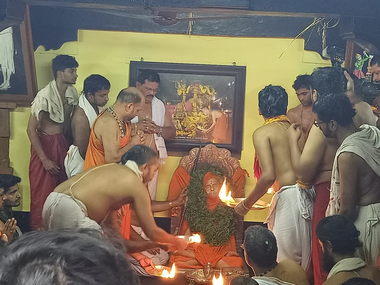 ಉಡುಪಿಯಲ್ಲಿ ಭಕ್ತರಿಂದ ಗೌರವ ಸಮರ್ಪಣೆ