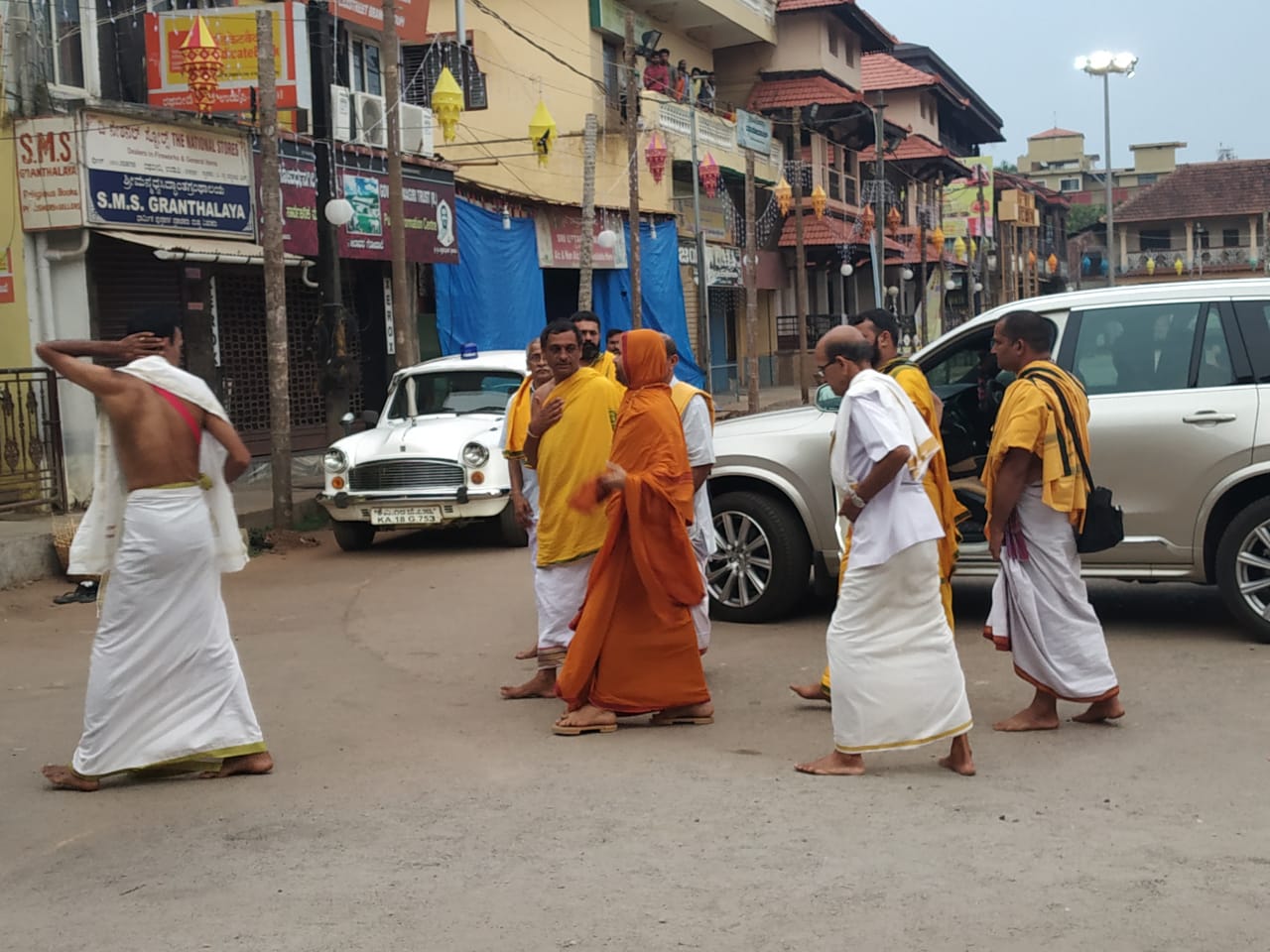 ಪೇಜಾವರ ಮಠಕ್ಕೆ ಬಂದ ರಾಘವೇಶ್ವರ ಭಾರತಿ ಸ್ವಾಮೀಜಿ