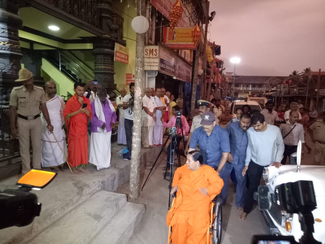 ಹನಿಗಣ್ಣಾದ ಉಮಾಭಾರತಿ