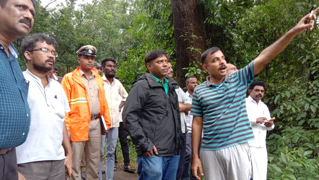 ದಕ್ಷಿಣ ಕನ್ನಡ ಜಿಲ್ಲಾಧಿಕಾರಿ ಸಸಿಕಾಂತ್ ಸೆಂಥಿಲ್ ಸ್ಥಳ ಪರಿಶೀಲನೆ ನಡೆಸಿದರು.