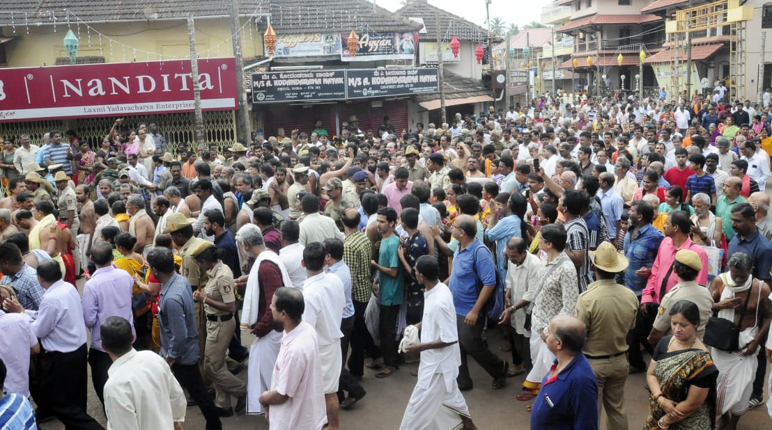 ಉಡುಪಿ ರಥಬೀದಿಯಲ್ಲಿ ಸ್ವಾಮೀಜಿ ಅಂತಿಮ ದರ್ಶನಕ್ಕೆ ಸೇರಿದ್ದ ಜನಸ್ತೋಮ