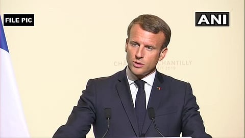 फ्रांस के राष्ट्रपति मैक्रों को एक शख्स ने सरेआम थपप्ड़ मारा, दो गिरफ्तार