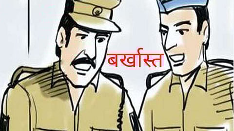 झाँसी लापरवाही एवं अनुशासनहीनता को दृष्टिगत दो आरक्षी तथा एक महिला आरक्षी को तत्काल बर्खास्त किया गया, 06 थाना प्रभारियों के विरुद्ध विभागीय जाँच प्रारंभ