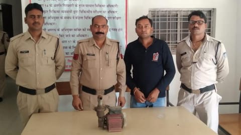 किसान के साथ मारपीट व लूट करने वाला 7 हजार का इनामी बदमाश गिरफ्तार