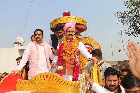 भागौर ग्राम में बग्गी पर सवार होकर कार्यक्रम स्थल तक पहुंचे गृहमंत्री डा.मिश्रा, ग्रामीणों ने किया आत्मीय स्वागत