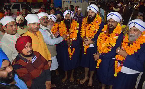गुरु नानक देव जी के प्रकाश पूरब को समर्पित आज झांसी महानगर में नगर कीर्तन का आयोजन किया गया