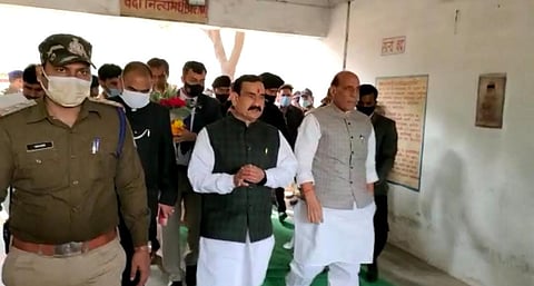 पीतांबरा पीठ मंदिर पर पहुंचकर की पीतांबरा माई की पूजा अर्चना व वनखंडेश्वर महादेव का किया जलाभिषेक।