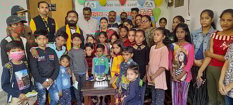 झाँसी: बाल दिवस पर चाचा नेहरू को किया याद