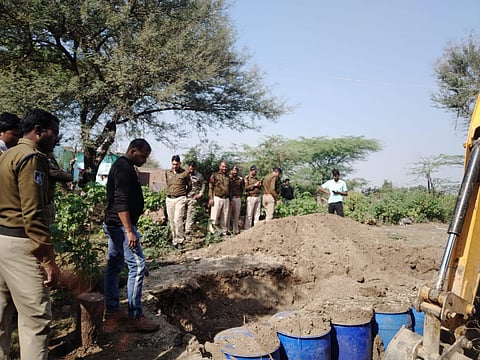 सिविल लाइन दतिया पुलिस ने हमीरपुर कंजर डेरा पर मारा छापा