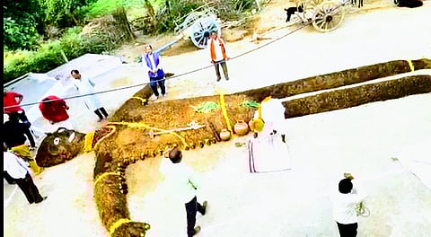 झिरका बाग स्थित गंगे बाबा मंदिर 31 फुट के गोवर्धन की प्रतिमा बनाई गई