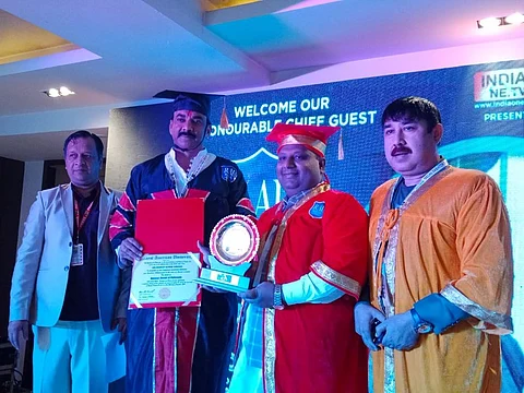 रॉयल अमेरिकन यूनिवर्सिटी ने वरिष्ठ समाज सेवी संदीप कुमार सरावगी को डॉक्टरेट की मानद उपाधि से सम्मानित किया