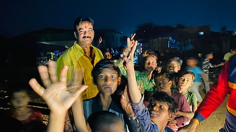 वरिष्ठ समाजसेवी संदीप सरावगी ने मनाई मालन बस्ती के बच्चों के साथ दीपावली