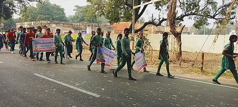 विश्व शौचालय दिवस पर निकाली गई जागरूकता रैली :युवक/महिला मंगल दल