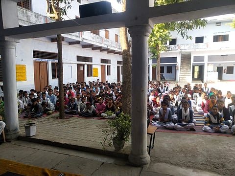 आदर्श इंटर कॉलेज मोठ में संवैधानिक अधिकारों के प्रति विद्यार्थियों को जागरूक किया