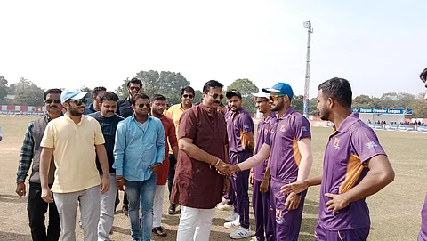 जागरण प्रीमियर लीग T20 टूर्नामेंट के भव्य आयोजन का आज दिल्ली मेरठ के मध्य होने वाले मैच के मुख्य अतिथि संदीप सरावगी ने सिक्का उछाल कर किया शुभारंभ।